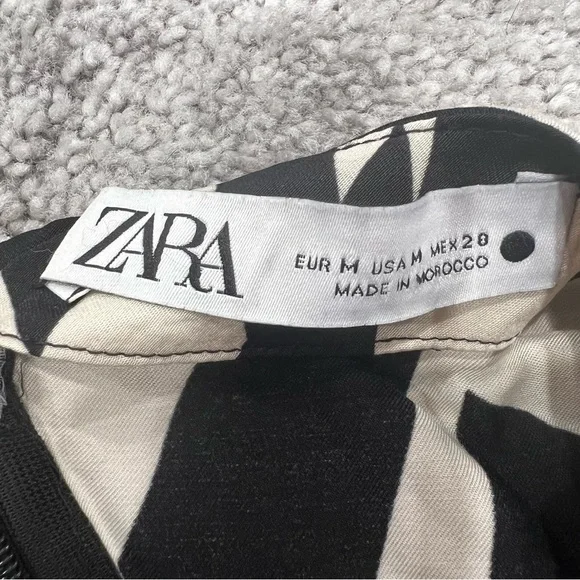 Zara Black and Ivory Pleated Top Women’s Sz M - Picture 6 of 10